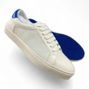 AXEL ARIGATO Clean 90 white leather sneakers with flat rubber sole, perforated side panels, lace-up design, and minimalist luxury finish.
