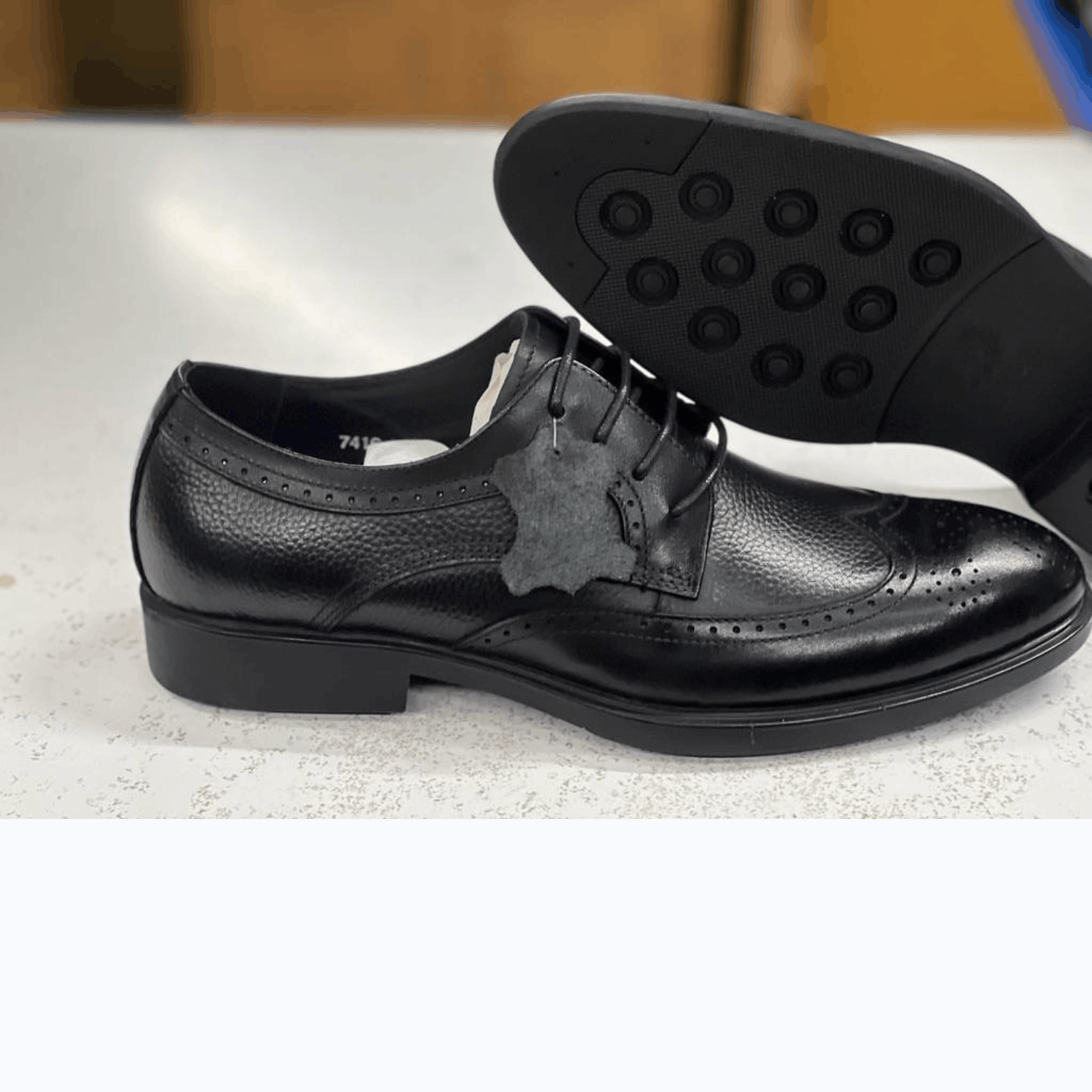 Men’s black leather brogue Derby shoes with rubber sole for formal wear