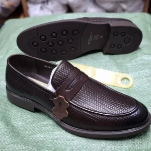 Pair of men’s coffee brown genuine leather loafers with textured finish and rubber sole, designed for office and smart-casual wear