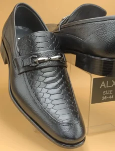 Black Pampa Genuine Leather Shoes for men with leather sole and textured vamp, designed for formal and business wear.